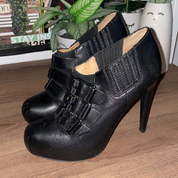 L.A.M.B. By Gwen Stefani black buckled booties - Picture 2 of 4